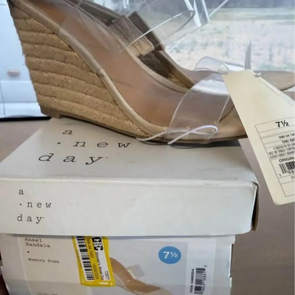 A New Day Ansel Sandals - Picture 2 of 5